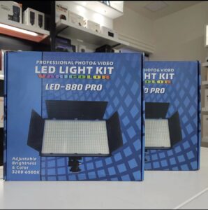 LED 880 pro light with complete accessories