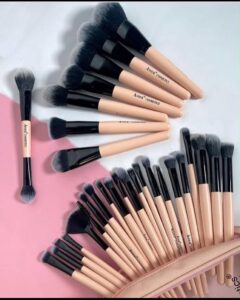 Avour Brush Sets